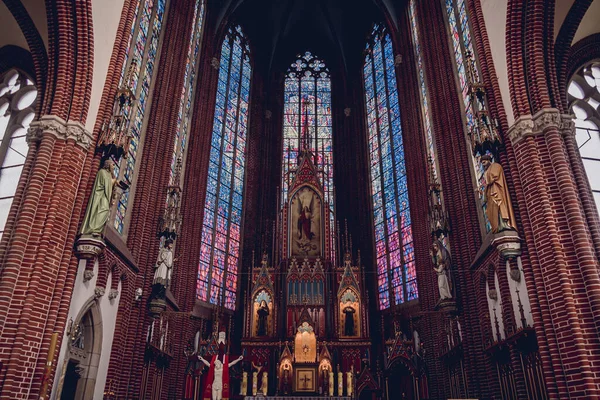 Interiér Hlavní Lodi Starého Evropského Katolického Kostela — Stock fotografie