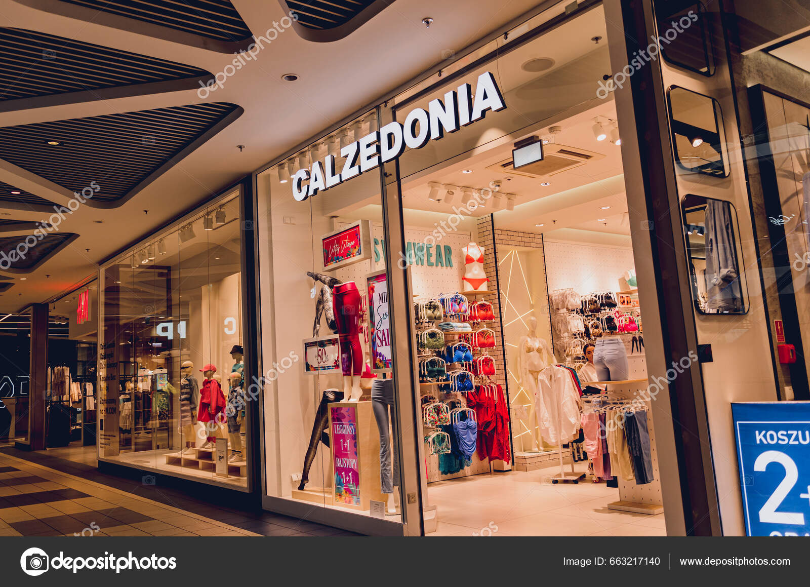 Calzedonia negozio Stock Photos, Royalty Free Calzedonia negozio Images |  Depositphotos