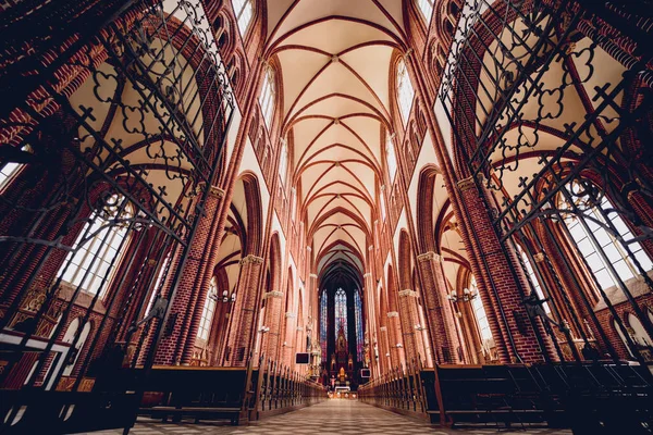 Εσωτερικό Του Κεντρικού Κλίτους Της Παλιάς Ευρωπαϊκής Καθολικής Εκκλησίας — Φωτογραφία Αρχείου