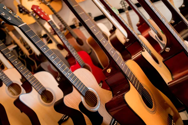 Mange Rækker Klassiske Guitarer Musikbutikken - Stock-foto