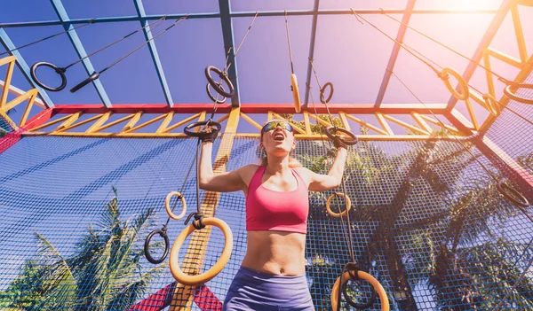 Athletic Young Woman Exercising Using Gymnastic Rings Training Camp — Stock Photo, Image