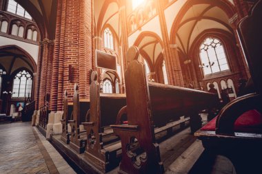 Eski Avrupa Katolik Kilisesi 'nde kilise sıraları