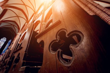 Eski Avrupa Katolik Kilisesi 'nde kilise sıraları