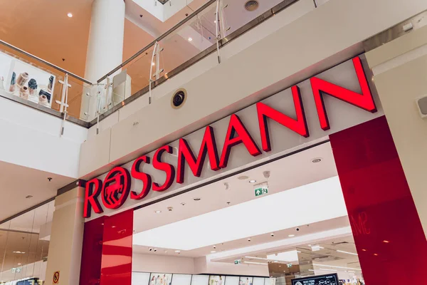 Варшава Поланд Мая 2023 Года Вывеска Логотипа Розничного Магазина Rossman — стоковое фото