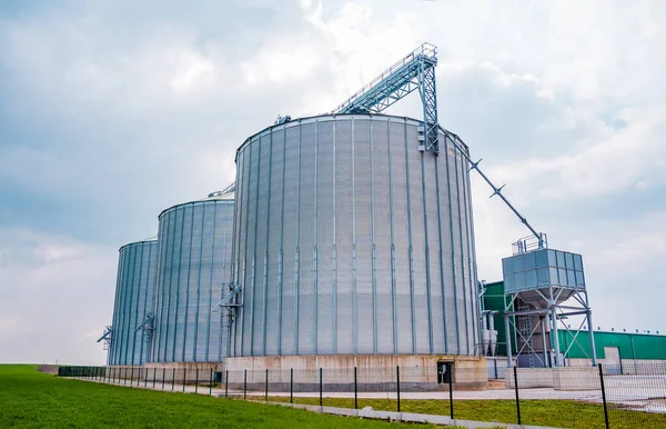 Storage tanks cultivated agricultural crops processing plant.