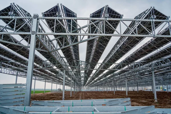 Velká Elektrárna Mnoha Řadami Solárních Fotovoltaických Panelů — Stock fotografie