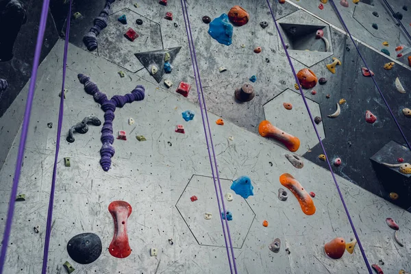 Mur Escalade Artificiel Avec Poignées Cordes Colorées — Photo