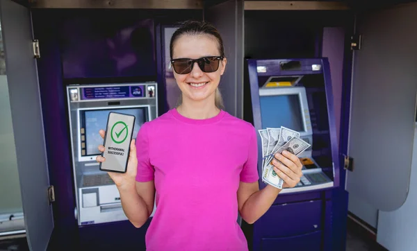 Young Woman Using Smart Phone Cardless Withdrawing Cash Atm — Stock Photo, Image