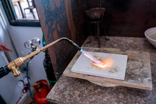 Jeweler Using Burner Shape Piece Workshop — Stock Photo, Image
