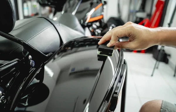 Processo Motocicleta Revestimento Nano Aplicando Esponja Fibra Macia — Fotografia de Stock