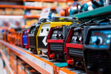 Yeni IGBT Inverter kaynak makinesi dükkanında vitrin.