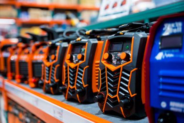 Yeni IGBT Inverter kaynak makinesi dükkanında vitrin.