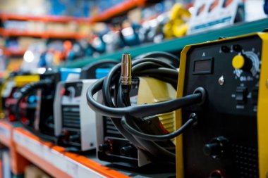 Yeni IGBT Inverter kaynak makinesi dükkanında vitrin.