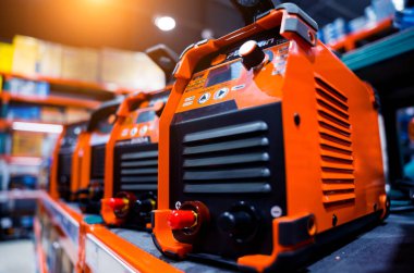 Yeni IGBT Inverter kaynak makinesi dükkanında vitrin.