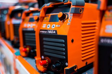 Yeni IGBT Inverter kaynak makinesi dükkanında vitrin.