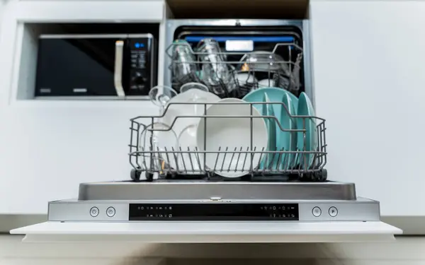 White Kitchen Opened Dishwasher Clean Dishes — Stock Photo, Image