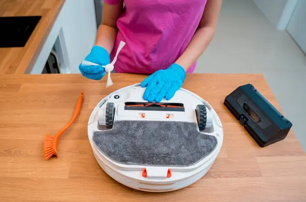 Young Woman Cleans Robot Vacuum Cleaner Dirt Cleaning — Stock Photo, Image