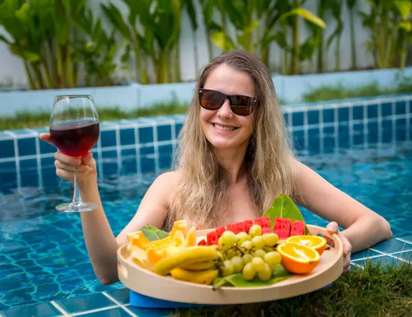 Beautiful Woman Swimming Pool Glass Wine Floating Tray Fruits — Stock Photo, Image