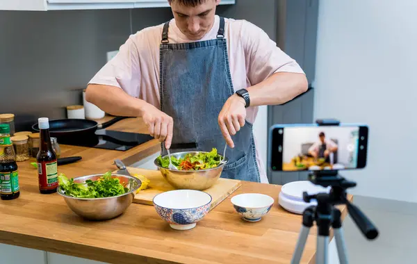 stock image The chef is broadcasting live from workshop how to prepare a spicy glass noodle salad.