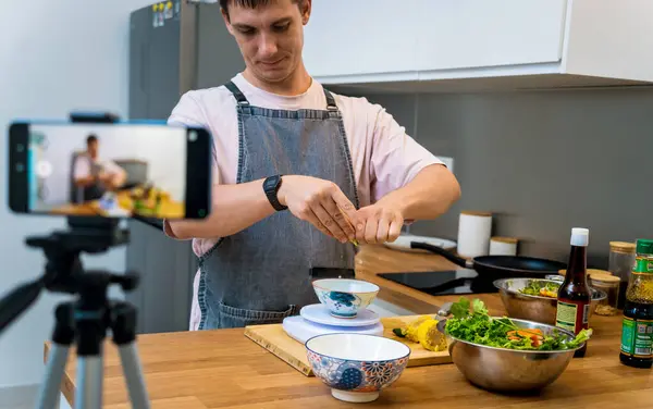 stock image The chef is broadcasting live from workshop how to prepare a spicy glass noodle salad.