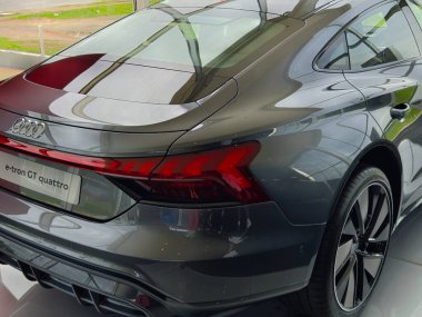 PHUKET, THAILAND- 01 Haziran 2024: Audi galerisindeki modern arabalar.