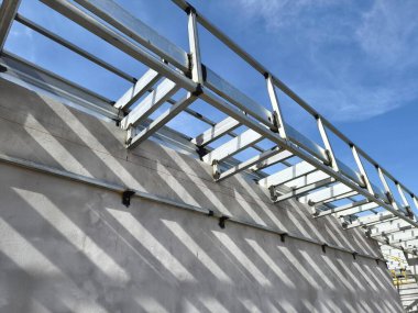 İnşaat alanında metal mühendisliği..