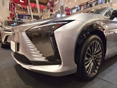 PHUKET, THAILAND- 10 Haziran 2024: Lexus galerisindeki modern arabalar.