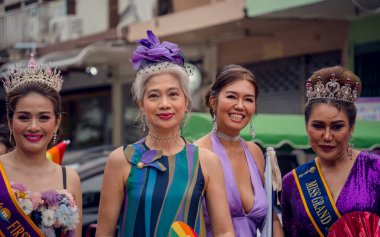 PHUKET, THAILAND - 29 Haziran 2024: Phuket şehir merkezinde Onur Yürüyüşü.