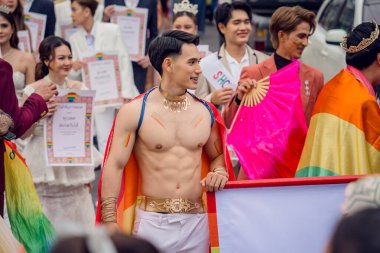 PHUKET, THAILAND - 29 Haziran 2024: Phuket şehir merkezinde Onur Yürüyüşü.