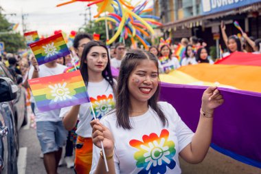 PHUKET, THAILAND - 29 Haziran 2024: Phuket şehir merkezinde Onur Yürüyüşü.