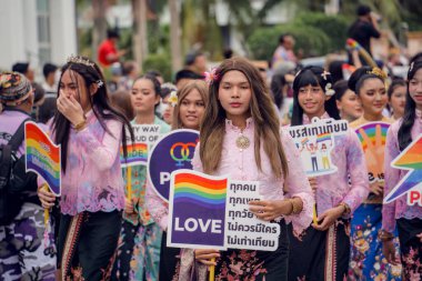 PHUKET, THAILAND - 29 Haziran 2024: Phuket şehir merkezinde Onur Yürüyüşü.