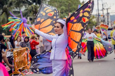 PHUKET, THAILAND - 29 Haziran 2024: Phuket şehir merkezinde Onur Yürüyüşü.