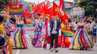 PHUKET, THAILAND - 29 Haziran 2024: Phuket şehir merkezinde Onur Yürüyüşü.