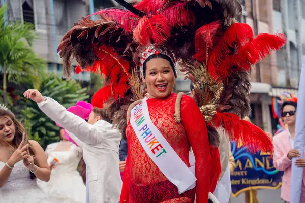 PHUKET, THAILAND - 29 Haziran 2024: Phuket şehir merkezinde Onur Yürüyüşü.