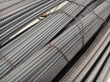 İnşaat deposundaki metal barların arka planı..