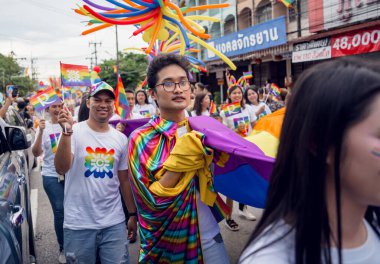 PHUKET, THAILAND - 29 Haziran 2024: Phuket şehir merkezinde Onur Yürüyüşü.