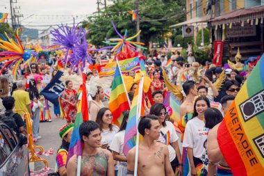 PHUKET, THAILAND - 29 Haziran 2024: Phuket şehir merkezinde Onur Yürüyüşü.