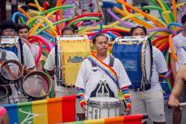 PHUKET, THAILAND - 29 Haziran 2024: Phuket şehir merkezinde Onur Yürüyüşü.