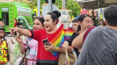PHUKET, THAILAND - 29 Haziran 2024: Phuket şehir merkezinde Onur Yürüyüşü.