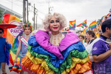 PHUKET, THAILAND - 29 Haziran 2024: Phuket şehir merkezinde Onur Yürüyüşü.