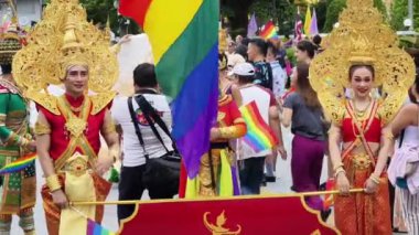 PHUKET, THAILAND - 29 Haziran 2024: Phuket şehir merkezinde Onur Yürüyüşü.