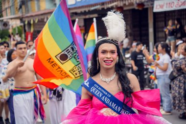 PHUKET, THAILAND - 29 Haziran 2024: Phuket şehir merkezinde Onur Yürüyüşü.