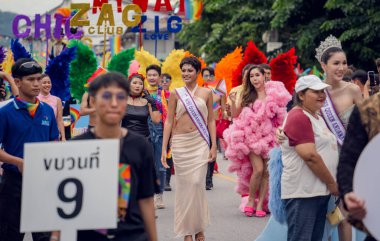 PHUKET, THAILAND - 29 Haziran 2024: Phuket şehir merkezinde Onur Yürüyüşü.