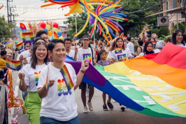 PHUKET, THAILAND - 29 Haziran 2024: Phuket şehir merkezinde Onur Yürüyüşü.