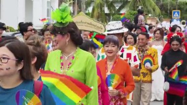 PHUKET, THAILAND - 29 Haziran 2024: Phuket şehir merkezinde Onur Yürüyüşü.