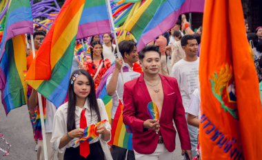 PHUKET, THAILAND - 29 Haziran 2024: Phuket şehir merkezinde Onur Yürüyüşü.