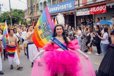 PHUKET, THAILAND - 29 Haziran 2024: Phuket şehir merkezinde Onur Yürüyüşü.