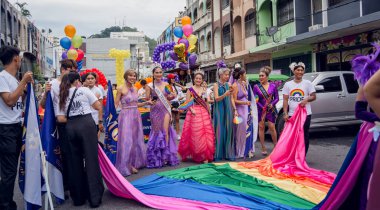 PHUKET, THAILAND - 29 Haziran 2024: Phuket şehir merkezinde Onur Yürüyüşü.