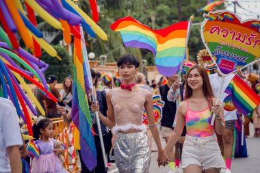 PHUKET, THAILAND - 29 Haziran 2024: Phuket şehir merkezinde Onur Yürüyüşü.