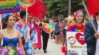 PHUKET, THAILAND - 29 Haziran 2024: Phuket şehir merkezinde Onur Yürüyüşü.